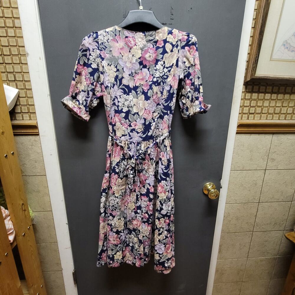 NY & Co. Vintage CottageCore Floral dress Size XS Fit Flare Rolled cuff sleeve - Picture 6 of 8